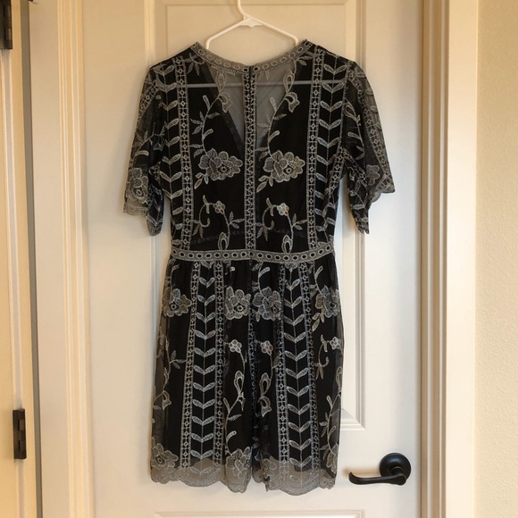 Socialite Plunging Lace Dress - Picture 3 of 6